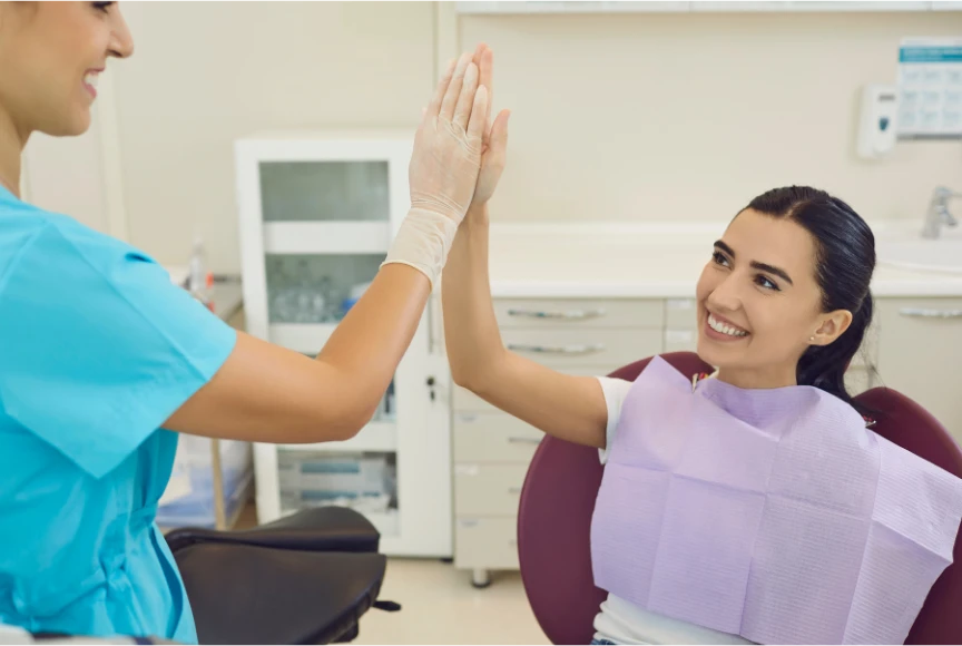 Diş kliniğinde hekim ve hasta